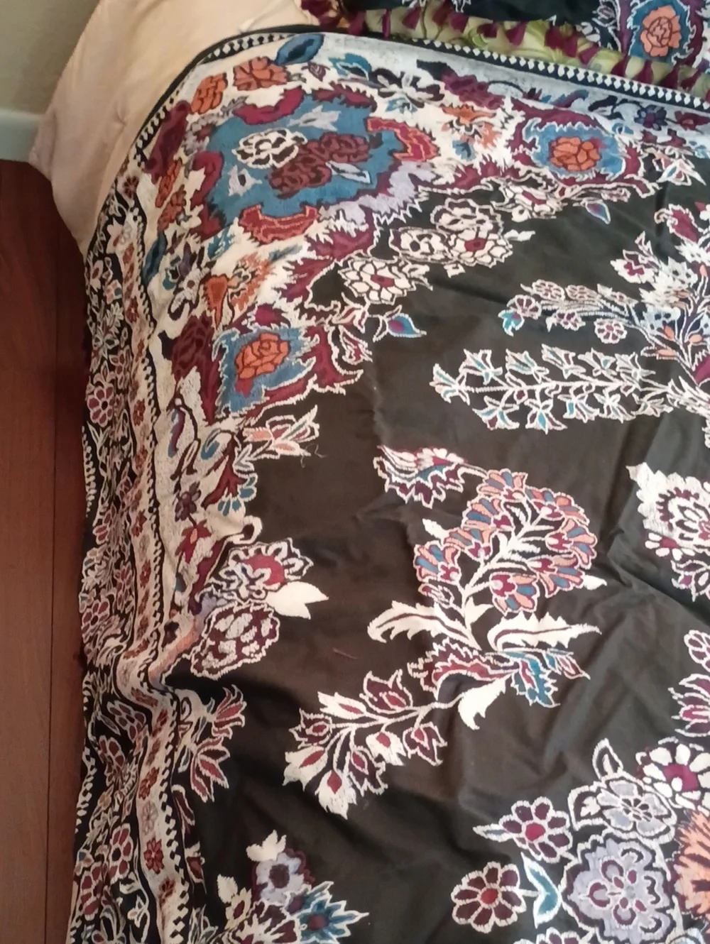 Urban Outfitters Zenia Tassel Duvet Cover And Pillow Shams, Full/Queen - NWT